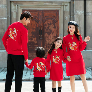 中国风亲子装一家四口过年服红色母女旗袍龙年全家拜年服秋冬卫衣