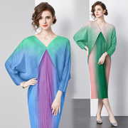 三宅褶皱3色可选宽松型蝙蝠袖v领简约渐变色连衣裙气质轻熟长裙