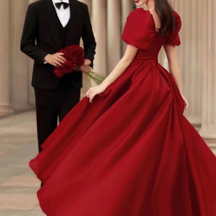 缎面敬酒服新娘2023夏季结婚礼服红色，连衣裙订婚在逃公主婚纱
