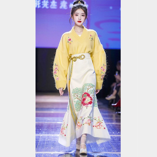 新中式国风超好看黄色气质毛衣高腰半裙两件套K今年流行连衣