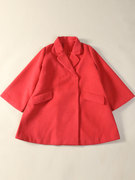 中国红廓形毛呢大衣，缎面包裹双排暗扣喇叭，袖短款外套女士
