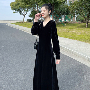 赫本风气质金丝绒黑色连衣裙，2023年秋季女装高级感法式长裙子