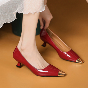 红色漆皮婚鞋女细跟春法式时尚，金属头3厘米小跟高跟鞋不累脚单鞋