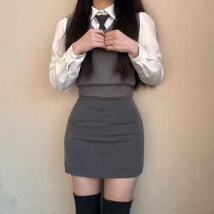 纯色半身裙韩版学院风，马甲背心衬衫三件套四季款包臀裙套装女