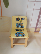 秋冬款男孩卡通小车交通工具幼儿园，塑料木椅靠背垫男宝连体小坐垫
