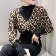 豹纹撞色半高领上衣，设计感蝙蝠袖，t恤女长袖洋气修身内搭性感小衫