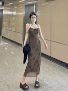 新中式复古碎花吊带连衣裙女夏季设计高级性感气质包臀网纱长裙子