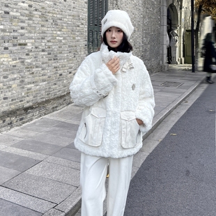 白色羊羔毛外套(毛外套)女冬2023仿獭兔毛皮草，大衣宽松加厚毛毛绒(毛毛绒)上衣