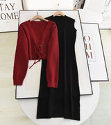 阔系の新中式v领盘扣红色针织，开衫+黑色显瘦背心连衣裙两件套装女