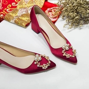 大码红色婚鞋女粗跟单鞋尖头气质珍珠新娘鞋软底防滑低跟孕妇鞋子