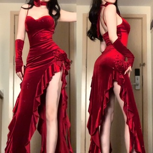 GirlsAt18 红色连衣裙女新年丝绒吊带裙不规则性感生日晚礼服长裙