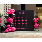 玫红黑色背景墙店铺，周年庆开业气球布置装饰玻璃管玫红玫瑰花签到