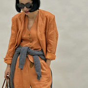 纯亚麻料橘色时髦帅气无领短款小外套，西装外套女马甲长裤两件套装