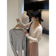 jiangzuo6羊毛人手一件纯色，v领针织衫，女小短款长袖防晒空调开衫