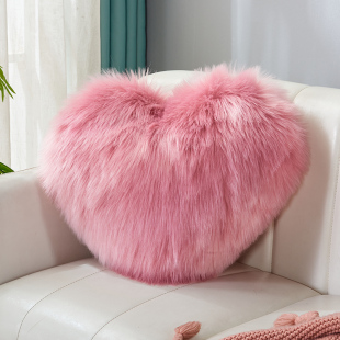 北欧长毛绒爱心抱枕心形红色，可爱女生汽车，儿童沙发撸猫感创意靠垫