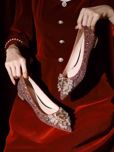 水晶平底主婚鞋女秀禾服新娘，鞋2024红色，亮片低跟孕妇敬酒单鞋