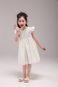 白色小飞袖连衣裙女童法式复古夏季纯棉，2023中大童背心公主裙