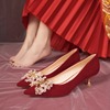 红色婚鞋2023秋冬法式秀禾婚纱，两穿新娘鞋尖头细跟绒面小低跟单鞋