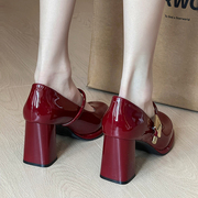 新年战鞋红色高跟鞋，少女粗跟2024年春季浅口法式气质漆皮单鞋