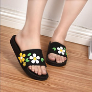 四季韩版拖鞋女女士大花朵凉拖鞋浴室居家室内厚底防滑一字时尚。