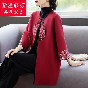 妈妈春秋中国风刺绣，大码毛衣外套50岁风衣红色，婚宴装中老年女礼服