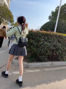 多功能英伦复古风学生双肩包包，女2023韩版流行手提包上课书包