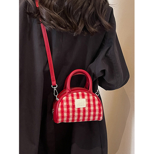 红色包包2023女秋冬季迷你小众，设计毛呢格子手提贝壳包斜挎包