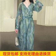 雨墨圣迪奥立夏2023女绿色，清新时尚修身显瘦连衣裙s232z12v1