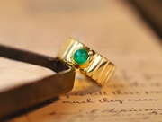 18k同里素面祖母绿钢琴戒指指环金镶嵌(金镶嵌)珠宝宝石真金真钻