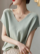 绿色短袖t恤女夏季2024针织衫，显瘦气质蝙蝠袖美式v领薄款简约