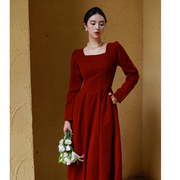 juju定制法式复古红色丝绒，连衣裙显瘦高级感方领长袖裙子秋冬季女