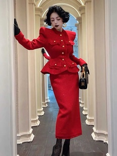 气氛担当时髦红色，耸肩收腰香风粗花呢外套+直筒，半身长裙两件套装