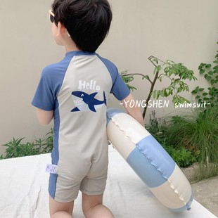儿童连体短袖泳衣男童夏季可爱鲨鱼防晒速干中小童海边度假套装