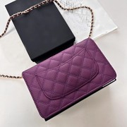 紫色发财包休闲(包休闲)时尚，链条包斜挎包，小巧实用翻盖包牛皮(包牛皮)女包19cm