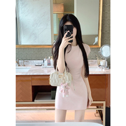 法式粉色针织无袖连衣裙女夏季设计感收腰显瘦气质，温柔风包臀短裙