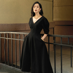 越南小众品牌中袖低胸v领时尚，显瘦连衣裙气质，名媛风黑色长裙女夏