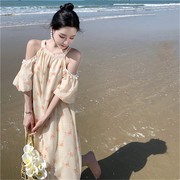 海边度假超仙初恋露肩吊袖印花挂脖连衣裙女夏季宽松垂坠感长裙子