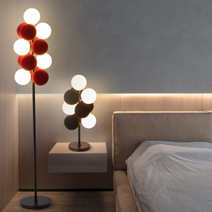 北欧落地灯个性创意客厅卧室书房简约现代植绒球葡萄立式装饰灯