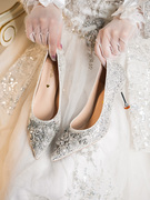银色婚鞋新娘鞋2023法式高跟鞋女细跟主婚纱亮片订婚水晶单鞋