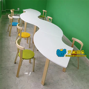 幼儿园儿童课桌椅美术室培训班扇形拼桌弧形桌笑脸实木椅子绘