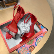 schutz巴西2024年夏红色(夏红色)水钻，蝴蝶结铆钉高跟凉鞋