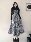 新中式青花瓷吊带连衣裙子春装女2023年韩剧茶系穿搭一整套装