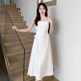 白色吊带连衣裙2023女夏季a字时尚网红法式收腰小众设计长裙
