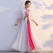 大码复古中国风白色改良走秀旗袍长裙舞台表演出服刺绣花朵连衣裙