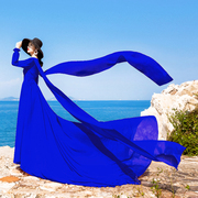 复古别致设计感宝蓝色，v领长袖连衣裙，女纯色雪纺海边度假旅拍长裙