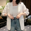 韩版白色亚麻西装外套女2024夏季薄款七分袖，褶皱设计感休闲小西服
