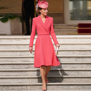 王妃同款2024春季西装领系带收腰裙摆式风衣西瓜红OL外套裙女