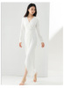 2023秋季针织显瘦长袖V领高级法式白色收褶优雅可内搭连衣裙
