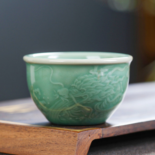 元青茶杯（MULTIPOTENT）龙泉釉青瓷手工浮雕梅子青龙尊主人杯