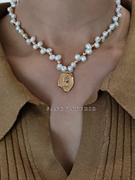 原创设计自然石形珍珠女王项链法式轻奢小众高级感徽章毛衣链